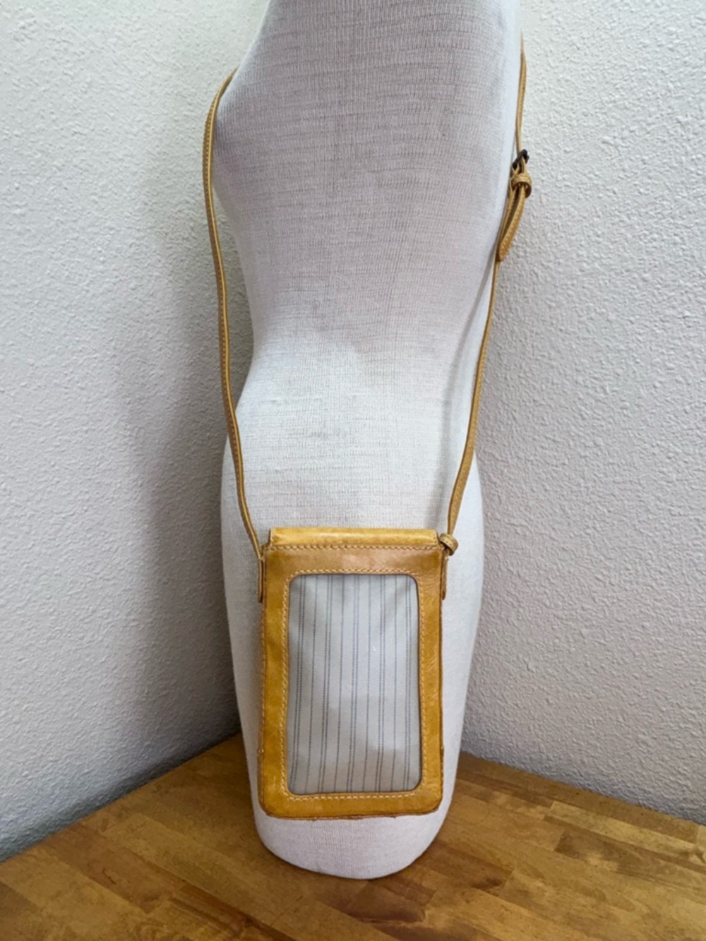 Frye Melissa Leather Phone Crossbody Bag Sunflower Yellow Smartphone Wallet - Picture 5 of 9